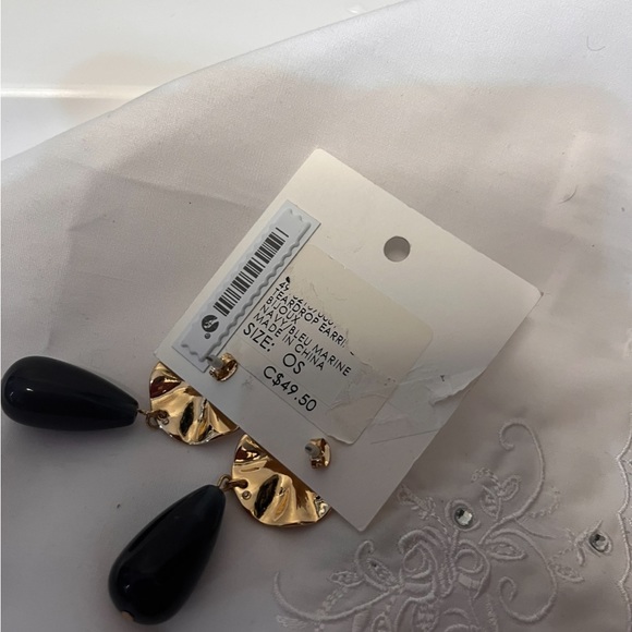 Club Monaco Tear Drop Earings New on the card!! - Picture 2 of 5